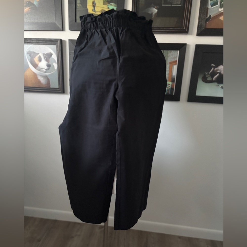 Paper bag cropped pants,charcoal black, size medium. Mahina.